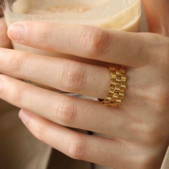 Jewelry - CLOSING SALE! 18K Gold Plated Gear Ring